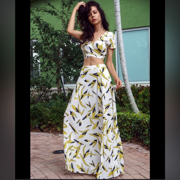 Aakaa Dresses & Skirts - Aakaa White Palm Print Slit Side Flowy Maxi Skirt